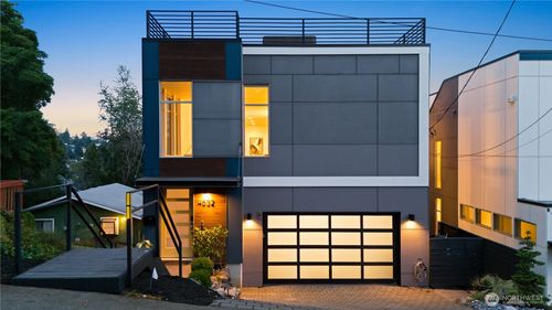 4532 51st Pl Sw, Seattle, WA, 98116-3902 | Card Image