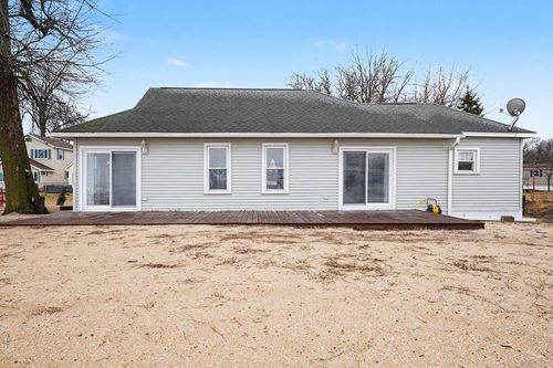 667 Bay Rd, Bay City, MI, 48706-1932 | Card Image