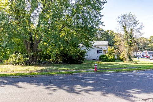 230 Hillhurst Ave, New Britain, CT, 06053-2622 | Card Image