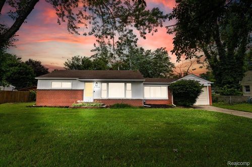 21840 N Tuller Ct, Southfield, MI, 48076-4876 | Card Image