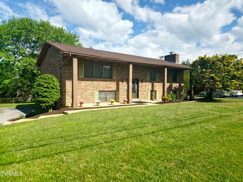 2910 Newbern Dr, Johnson City, TN, 37604-6310 | Card Image