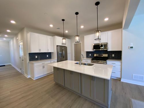 13637 Hollybrook Dr, Apple Valley, MN, 55124-6259 | Card Image