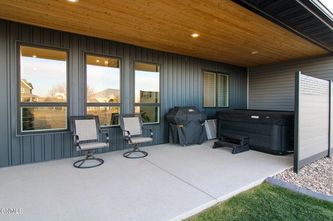 8127 Hawktree Dr, Townhouse with 3 bedrooms, 2 bathrooms and null parking in Bismarck ND | Image 64