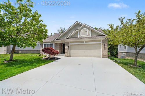 3280 Harbours Blvd, Waterford, MI, 48328-4179 | Card Image