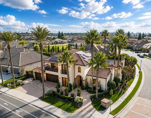 1639 E Clubhouse Dr, Fresno, CA, 93730-7016 | Card Image