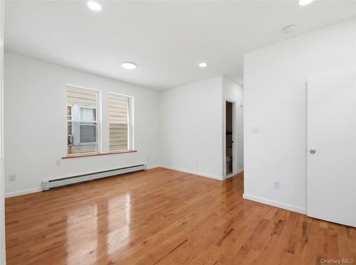 2857 Lawton Ave, Bronx, NY, 10465-3303 | Card Image