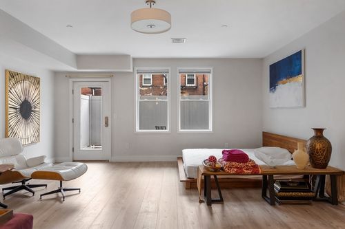 207-70 Bremen St, Boston, MA, 02129 | Card Image