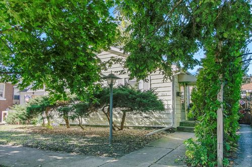 703 Oakland Ave, Joliet, IL, 60435-6147 | Card Image