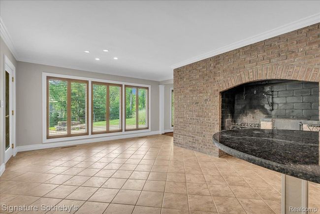 Additional Dining Space | Image 19