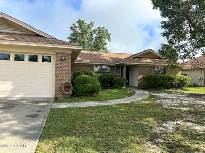 2121 Willow Bend Lane, House other with 3 bedrooms, 2 bathrooms and null parking in Lynn Haven FL | Image 3