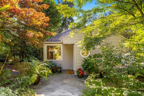 11313 Alton Avenue Ne, Seattle, WA, 98125 | Card Image