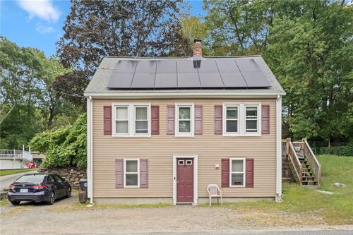 28 Crowell St, Cumberland, RI, 02864-7304 | Card Image