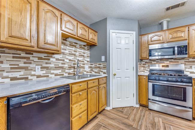 715 Mockingbird St, House other with 3 bedrooms, 2 bathrooms and null parking in Bonham TX | Image 11