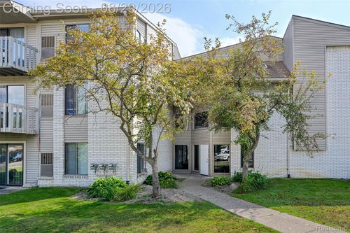 32013 W 12 Mile Rd, Farmington Hills, MI, 48334-3648 | Card Image