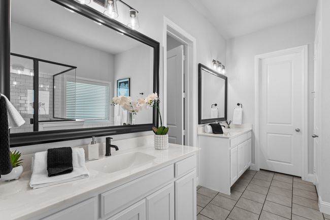 Primary bath has 2 vanities, 2 walk-in closets | Image 28