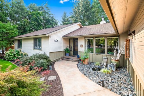 2015 Center Court Dr, Wenatchee, WA, 98801-7305 | Card Image