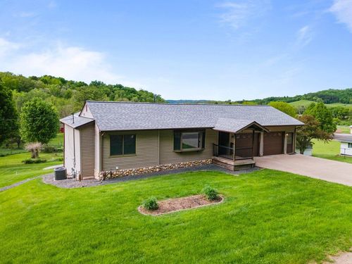 N3365 Miller Rd, La Crosse, WI, 54601-2942 | Card Image
