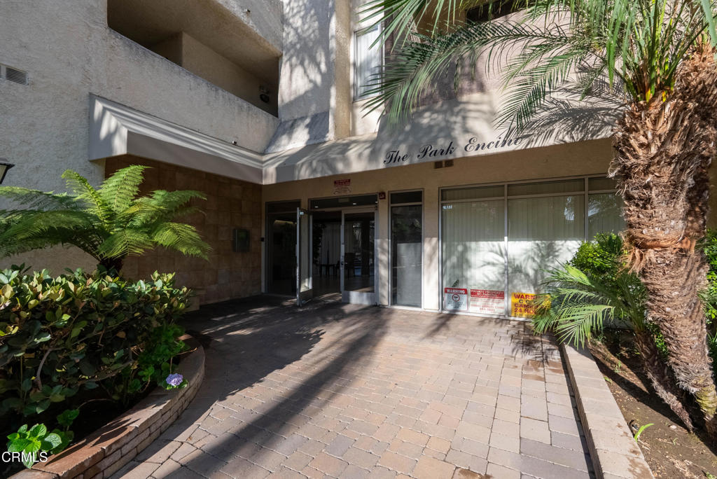 Residential in Encino 2