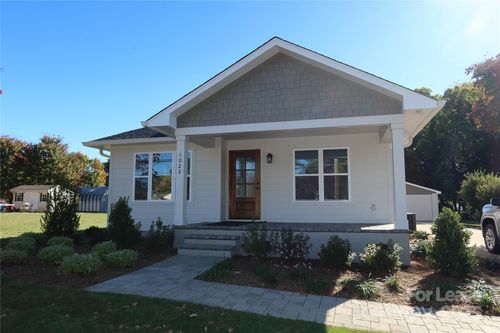 1022 E Main St, Maiden, NC, 28650-1525 | Card Image