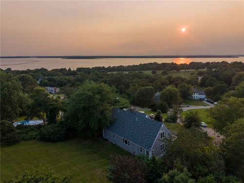 32 J H Dwyer Dr, Middletown, RI, 02842-4575 | Card Image