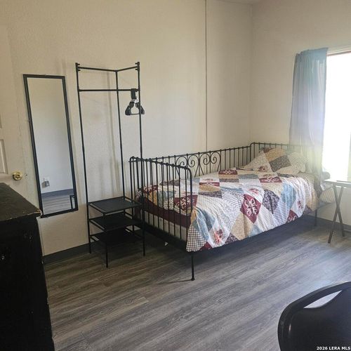 b-1211 Gladstone, San Antonio, TX, 78225-2427 | Card Image