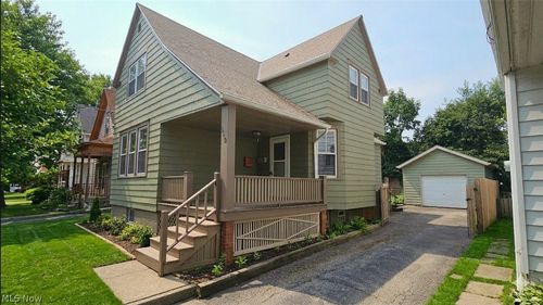 1422 Graber Dr, Lakewood, OH, 44107-3217 | Card Image