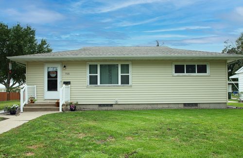 715 4th Se Street, Waverly, IA, 50677 | Card Image