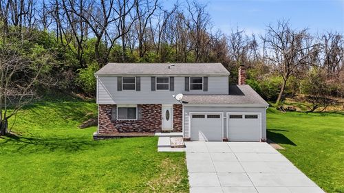 720 Blueberry St, West Mifflin, PA, 15122-3325 | Card Image