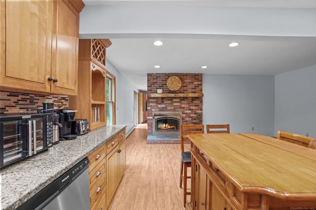 142 Sunset Dr, House other with 3 bedrooms, 3 bathrooms and 6 parking in Killingly CT | Image 8