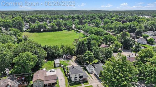 207 Washington St, Holly, MI, 48442-1662 | Card Image