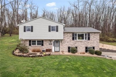 15 Spinning Way, House other with 4 bedrooms, 3 bathrooms and null parking in Chartiers PA | Image 1