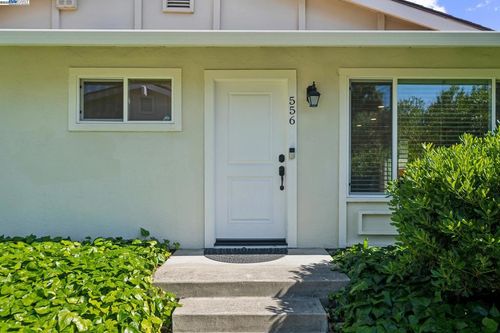 556 La Copita Ct, San Ramon, CA, 94583-1814 | Card Image