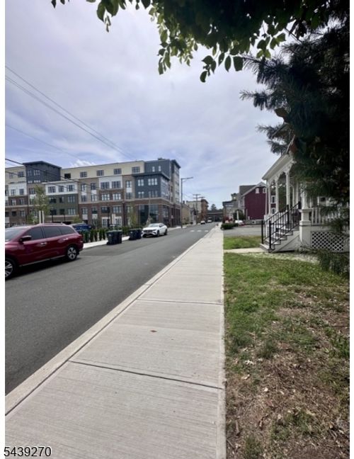 28 Bloomfield Ave, Flemington, NJ, 08822-1402 | Card Image