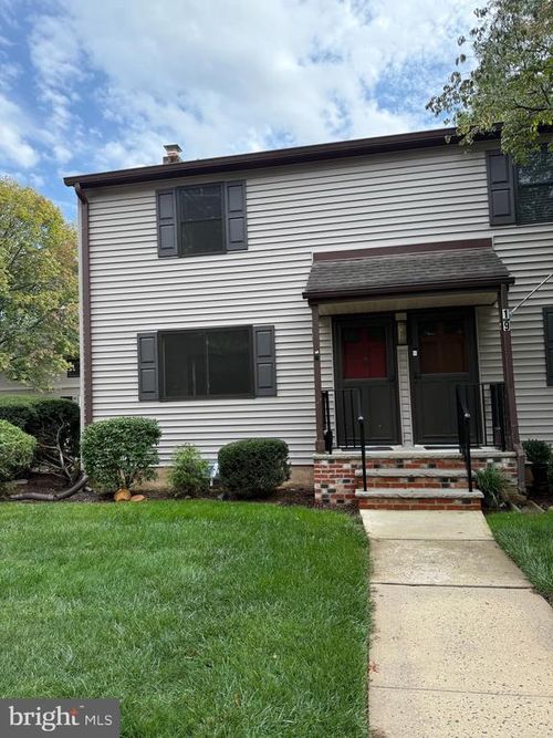 17 Kate Ln, Metuchen, NJ, 08840-2203 | Card Image