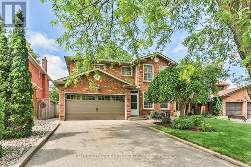 82 Penny Crescent, Markham (Markham Village), ON, L3P5X6 | Card Image