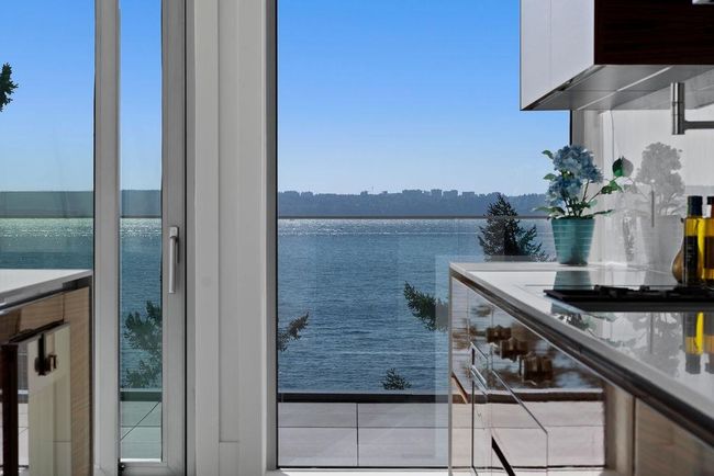 4580 Marine Drive, House other with 5 bedrooms, 5 bathrooms and 5 parking in West Vancouver BC | Image 12
