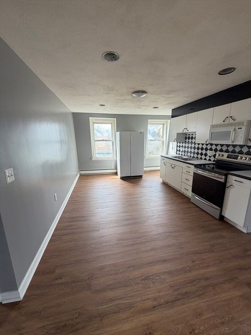 apt-3-5 Washington Sq, Gloucester, MA, 01930-3684 | Card Image