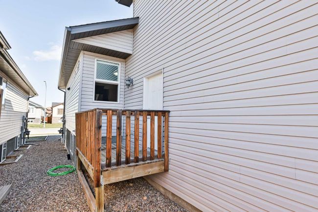54 Sunridge Boulevard W, Home with 3 bedrooms, 3 bathrooms and 4 parking in Lethbridge AB | Image 27