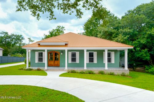 5 Hanging Oak Cir, Gulfport, MS, 39507-4413 | Card Image