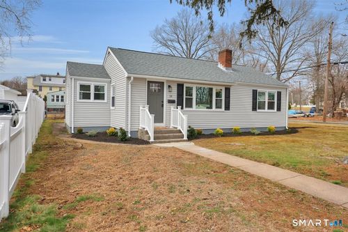 19 Songonosk St, Windsor, CT, 06095-4614 | Card Image