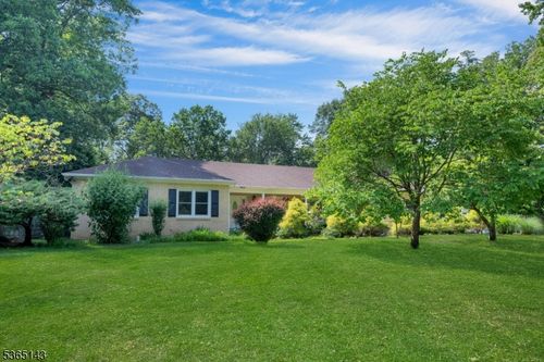 7 Short Hills Ln, Scotch Plains, NJ, 07076-3324 | Card Image