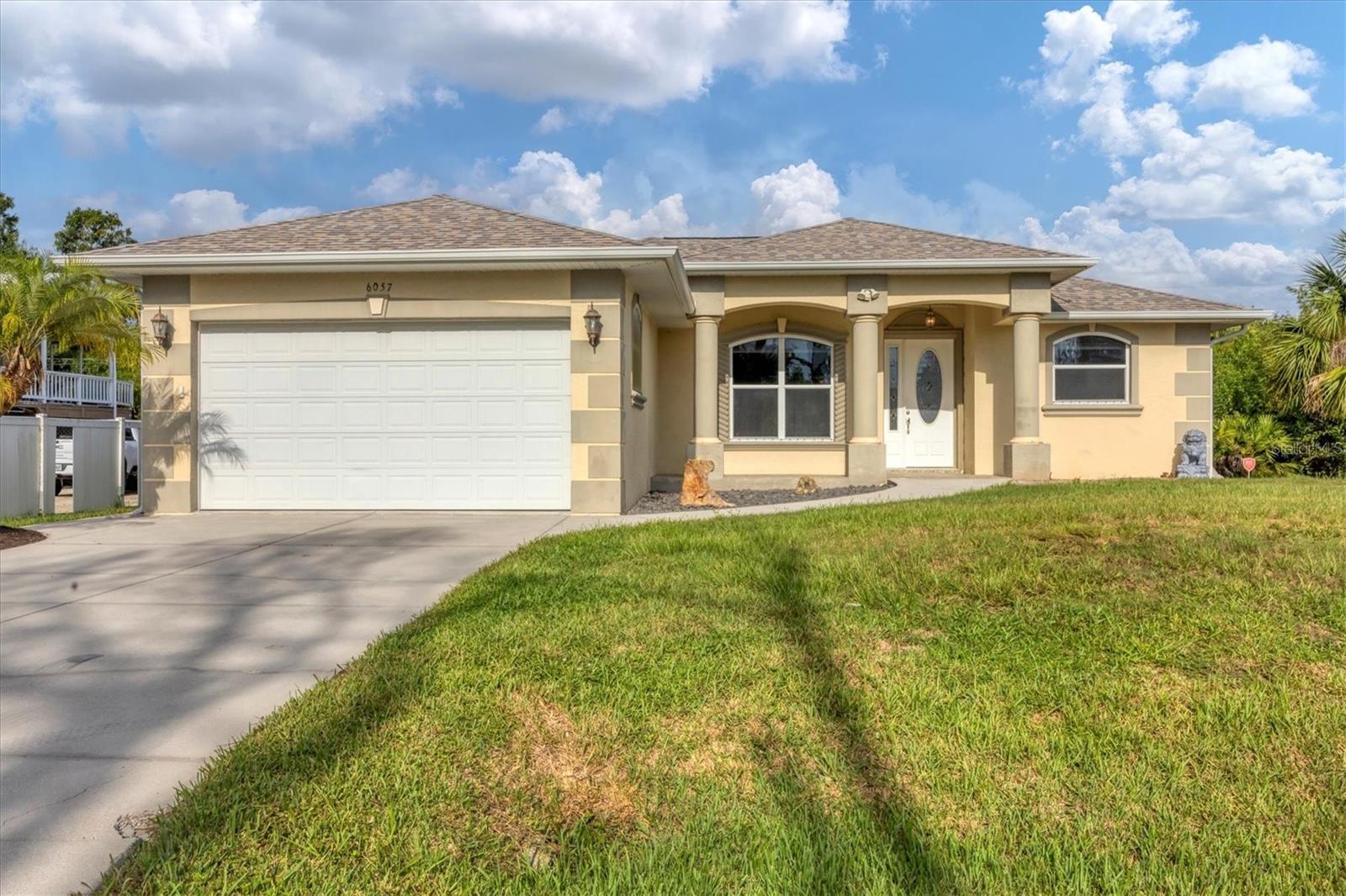 Hooper Ln, Englewood, FL 34224