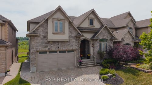 54 Paige St, Kitchener, ON, N2K4P6 | Card Image