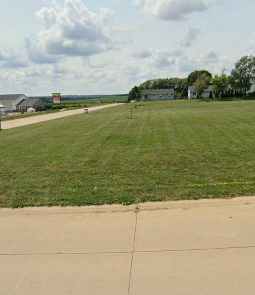 3-829 Main St S, Center Point, IA, 52213-4711 | Card Image