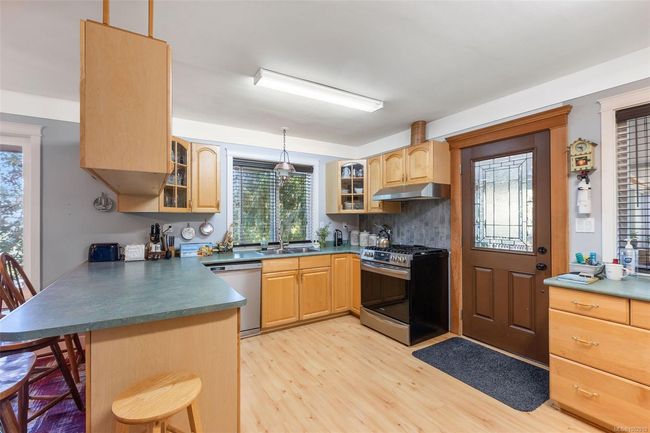 6374 Oldfield Rd, House other with 5 bedrooms, 2 bathrooms and 4 parking in Central Saanich BC | Image 7
