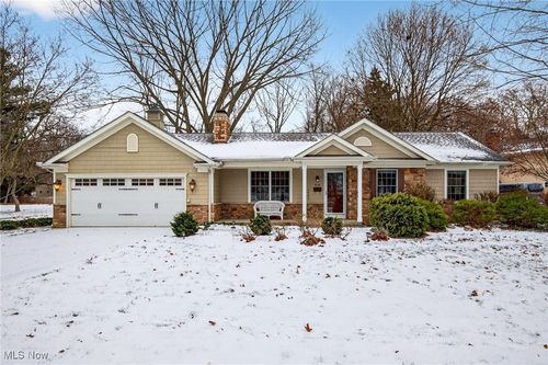 7541 Hollycroft Ln, Mentor, OH, 44060-5612 | Card Image
