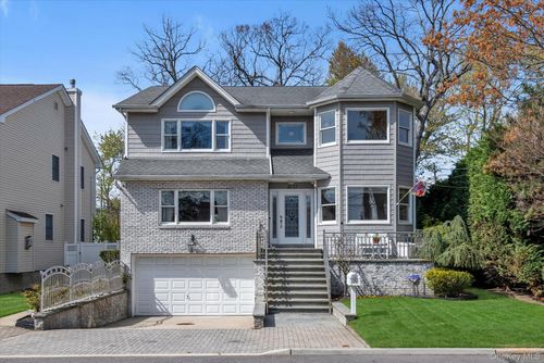2137 3rd Ave, Merrick, NY, 11566-2436 | Card Image
