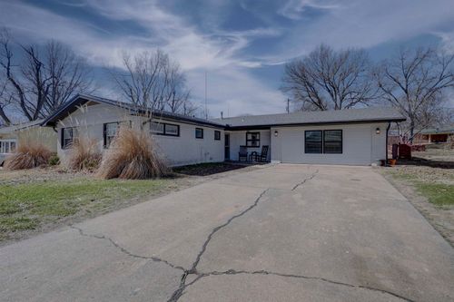 2221 Edgemont Dr, Arkansas City, KS, 67005-3803 | Card Image