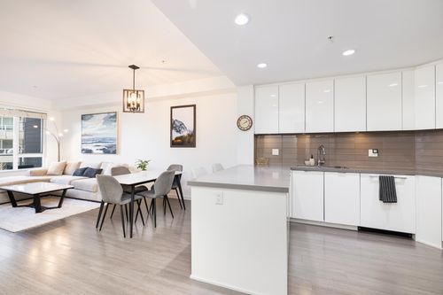 229-255 W 1st St, North Vancouver, BC, V7M3G8 | Card Image
