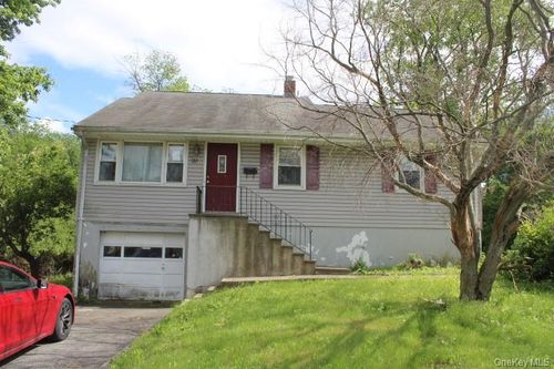 29 E Orchard St, Nanuet, NY, 10954-3022 | Card Image